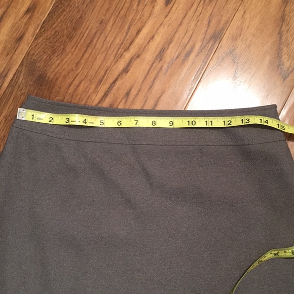 Grey pencil skirt with back pleat - Picture 4 of 7